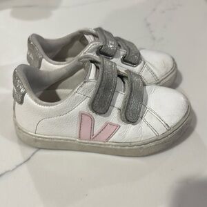 Veja Kids touch strap round toe sparkle sneakers size EU 26